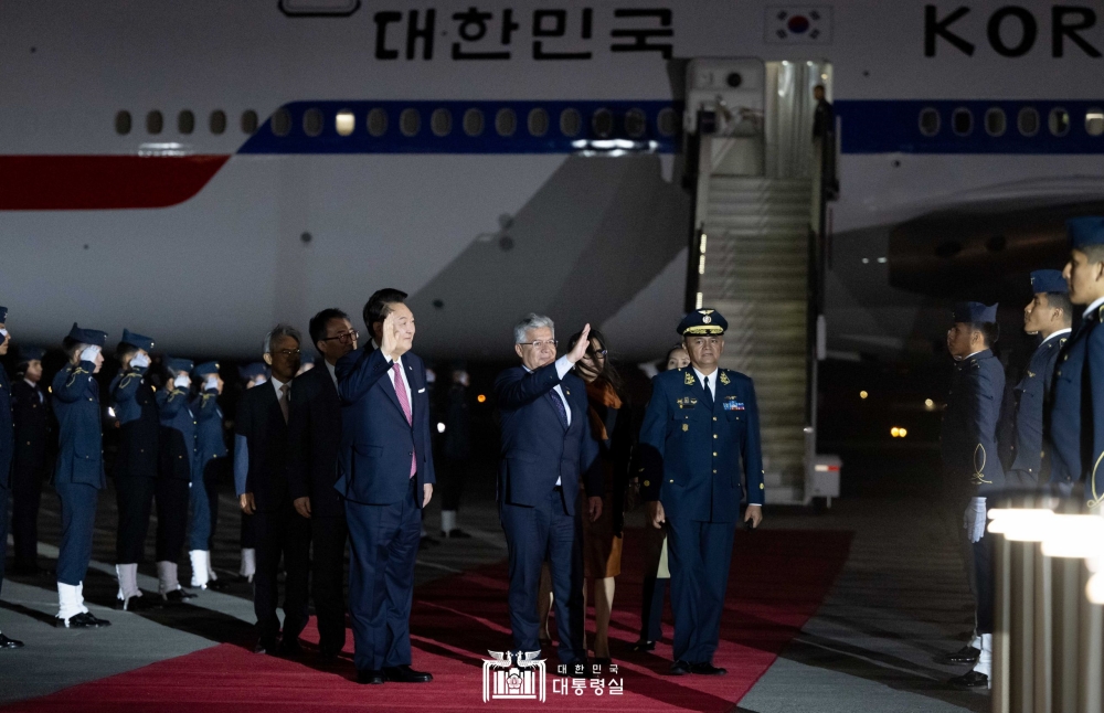 윤석열 대통령, 페루 리마 공항 도착